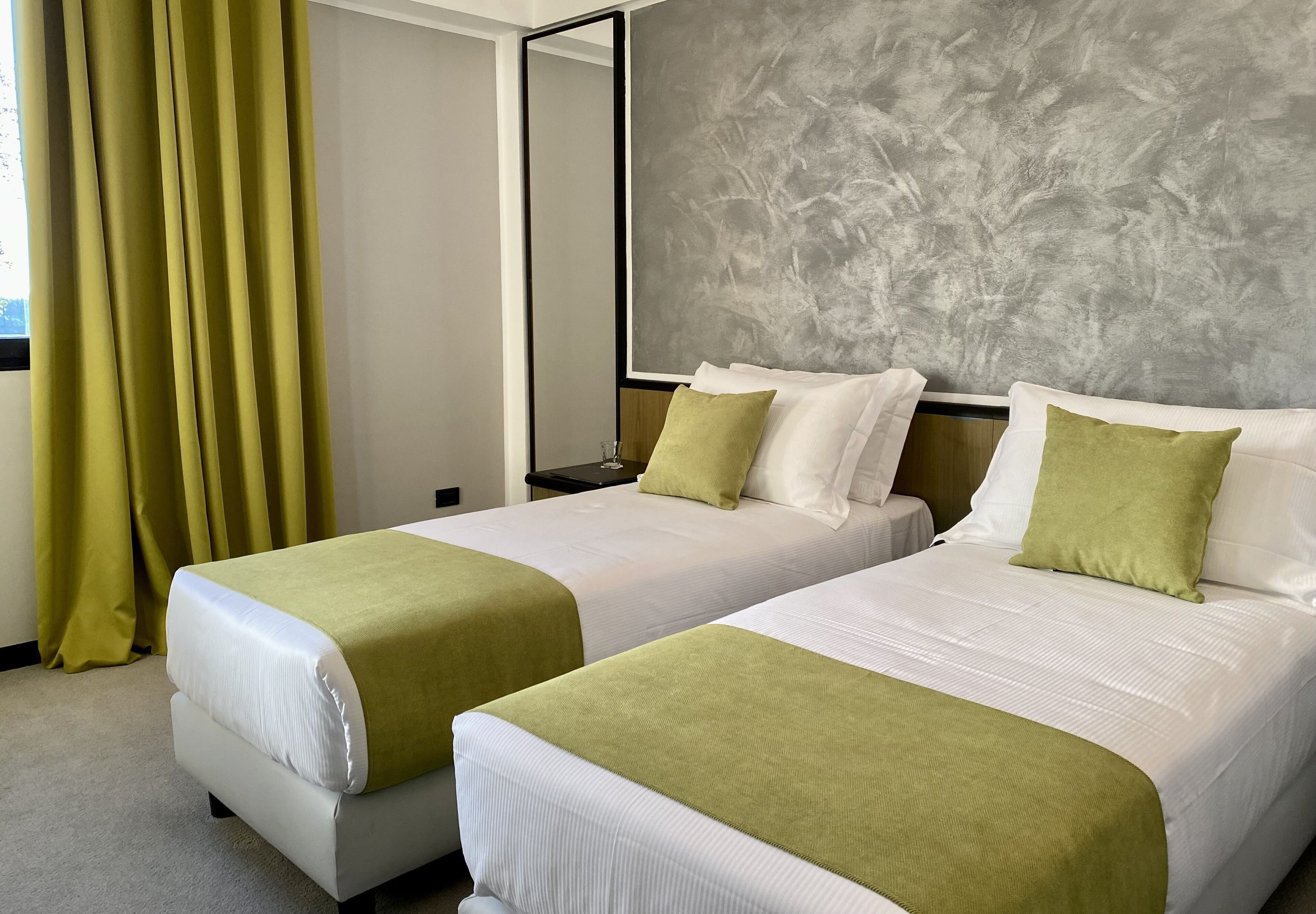 Hypo-allergenic bedding, down comforters, minibar, desk