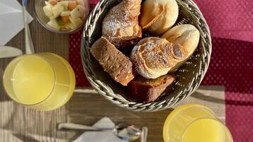 Tägliches Frühstücksbuffet gegen Gebühr