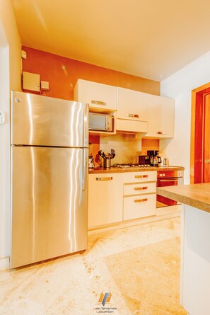 Fridge, microwave, oven, coffee/tea maker