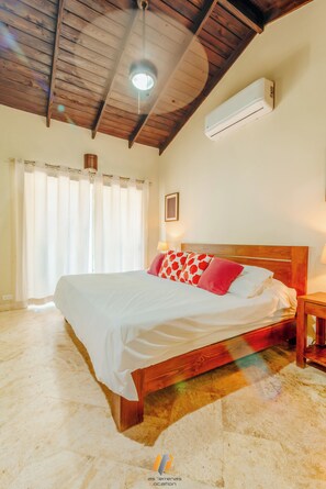 2 bedrooms, in-room safe, iron/ironing board, free WiFi
