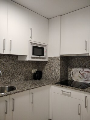 Kühlschrank, Mikrowelle, Geschirrspüler
