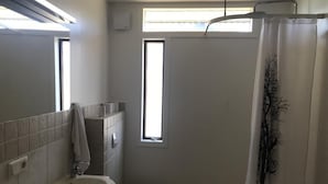 Doccia, asciugacapelli, asciugamani, sapone