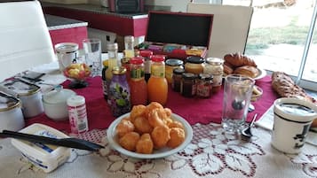 Desayuno continental incluido todos los días 