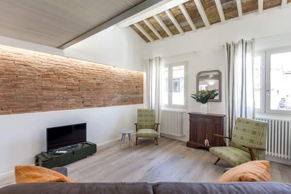 Apartment, 1 Bedroom | Living area - La Casa sui Tetti (Florence)