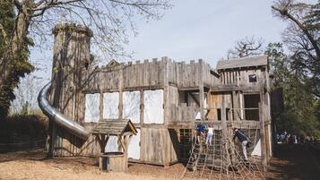 Children’s play area – outdoor