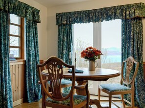 Dining - 1 bedroom accommodation in Fearnmore, near Applecross (Fearnmore, near Applecross)