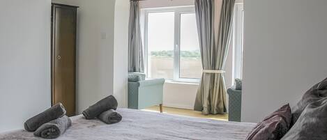 5 bedrooms, free WiFi, bed sheets