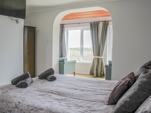 5 bedroom accommodation in Brandesburton, near Hornsea