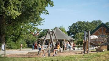 Children’s play area – outdoor