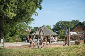 Children’s play area – outdoor