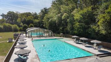 من حمّامات السباحة المغطاة، حمّام سباحة خارجي موسمي