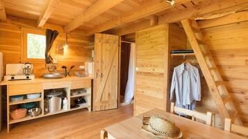 Cottage | Private kitchen | Stovetop, coffee/tea maker, high chair, griddle