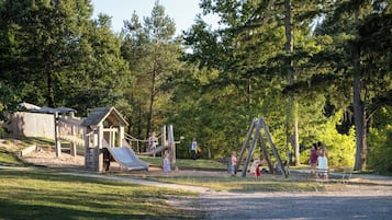 Área de juegos infantiles al aire libre
