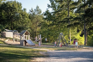 Children’s play area – outdoor