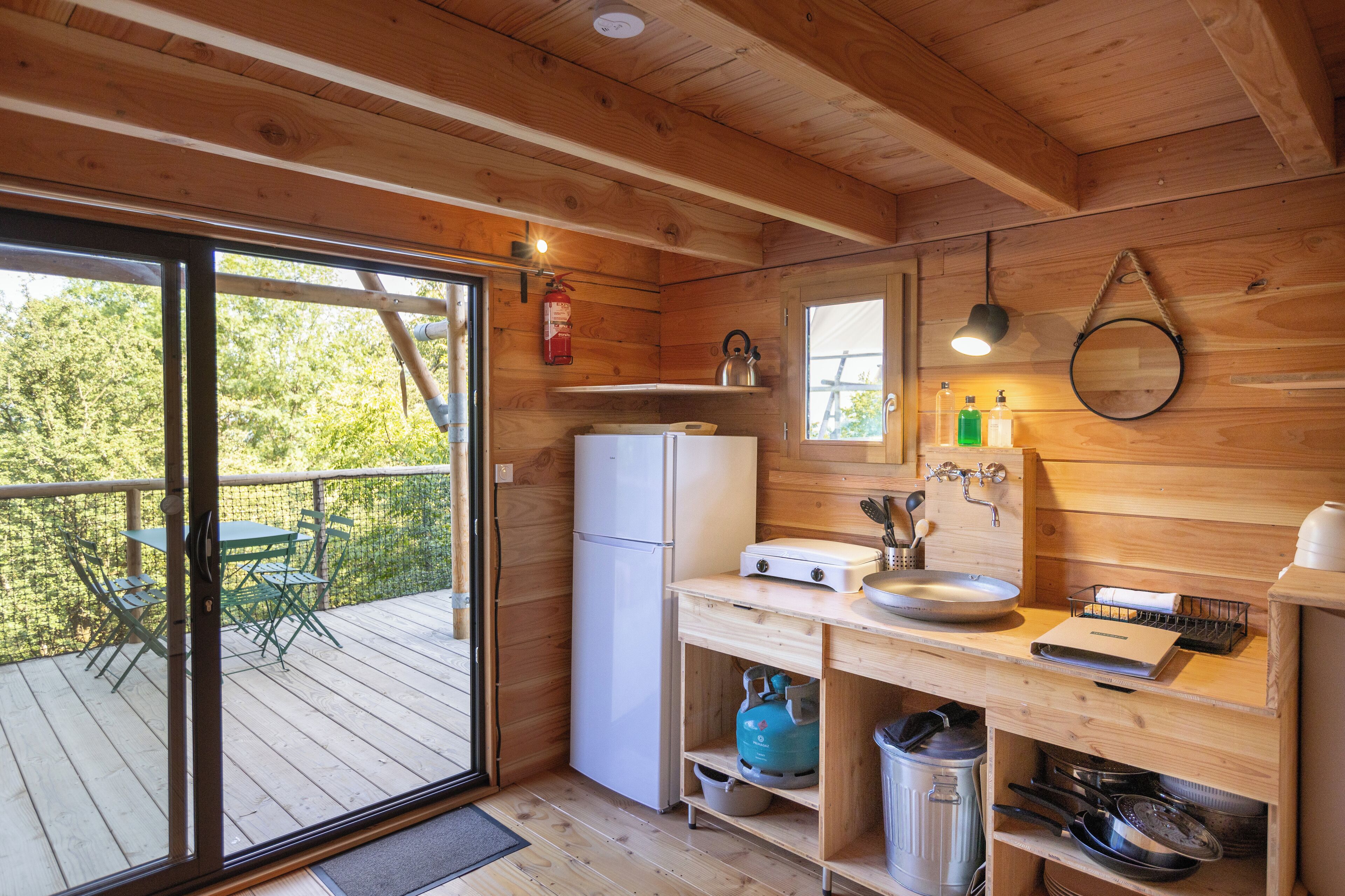 Cottage | Privékeuken | Een kookplaat, een koffiezetapparaat/waterkoker, een kinderstoel