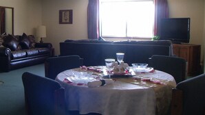 Dining - Wilderness Inn (Enterprise)