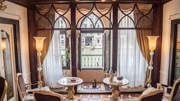 Petit déjeuner continental (30 EUR par personne)