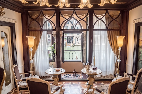 Se ofrece un desayuno continental (30 EUR por persona)