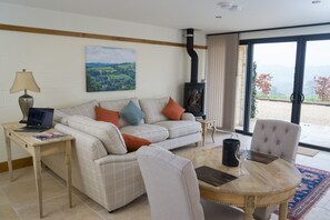 50-inch flat-screen TV with digital channels, TV, fireplace