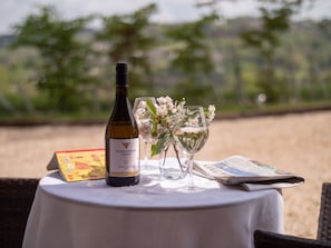 Outdoor dining - Woodchester Valley Vineyard Barns (Stroud)