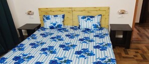 1 bedroom, WiFi, bed sheets - Frost Ridge Mountaintop Homes ( Hilltop Residence) (Shimla)