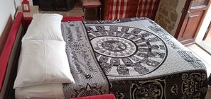 Chăn bông, nệm có lớp đệm bông, màn/rèm cản sáng 