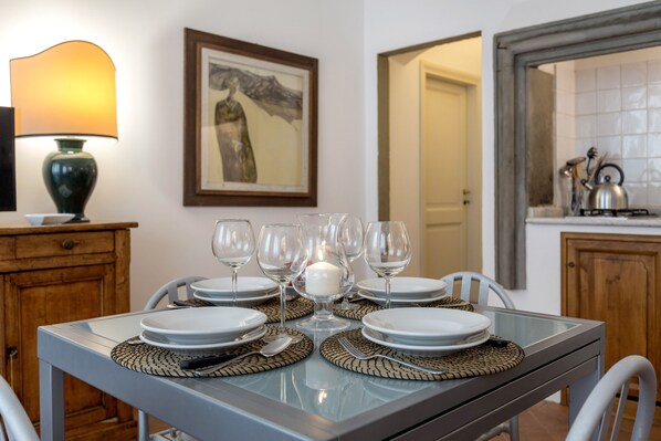 Appartamento, 1 camera da letto | Pasti in camera