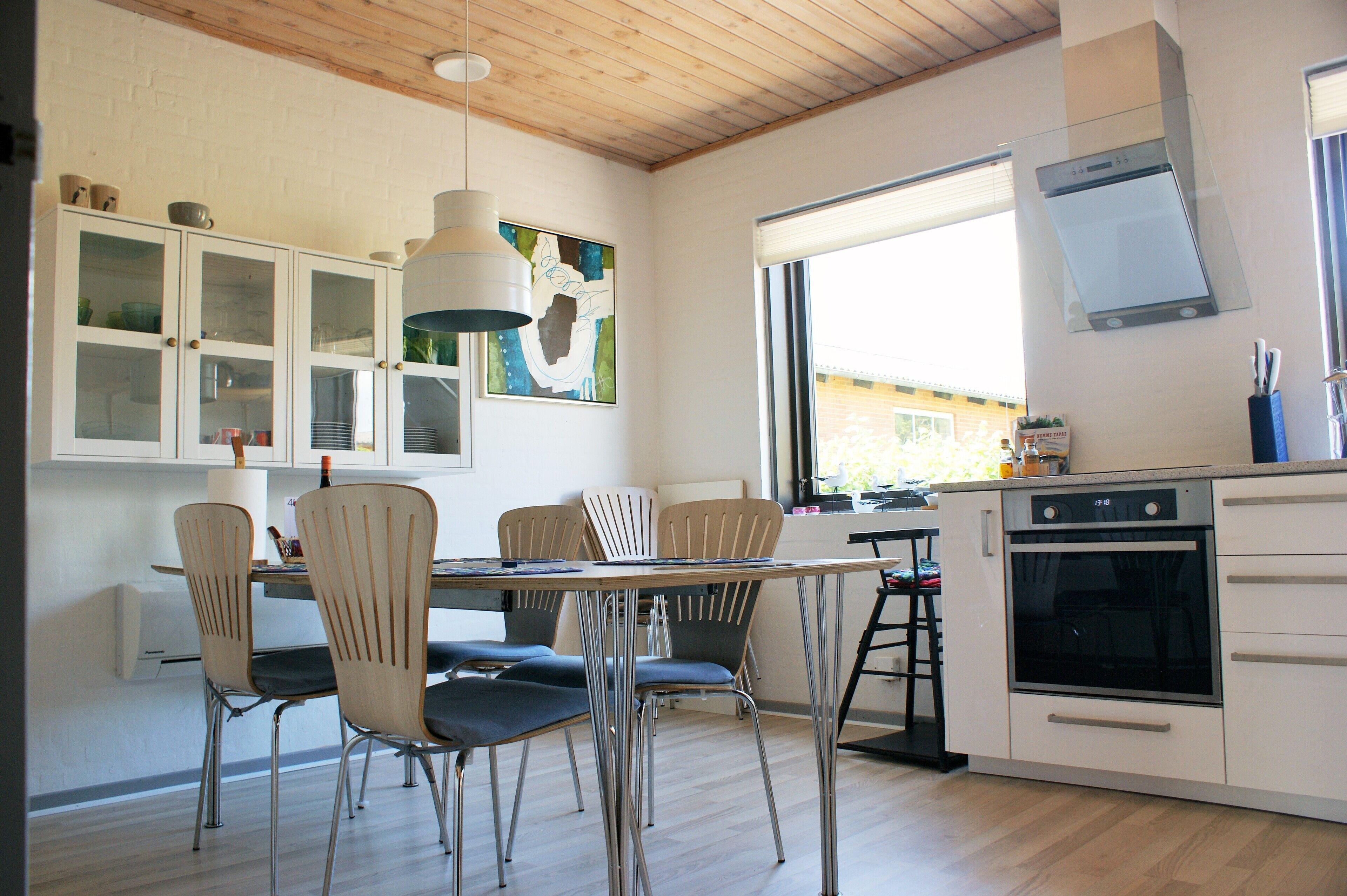 Fridge, coffee/tea maker, electric kettle, highchair