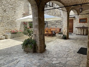 Outdoor dining - Historic manor house from the 1800s with private swimming pool, in Orvieto, Umbria (Montecchio)