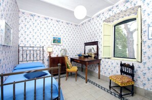 6 bedrooms, iron/ironing board, travel cot, free WiFi