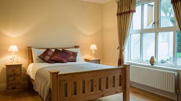 Vil·la | 5 dormitoris, escriptori, planxa i posts de planxar i wifi gratuïta