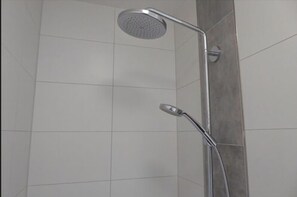 Apartment (incl. Cleaning Fee) | Bathroom | Shower, towels - Ferienwohnung Jadeblick (Varel)