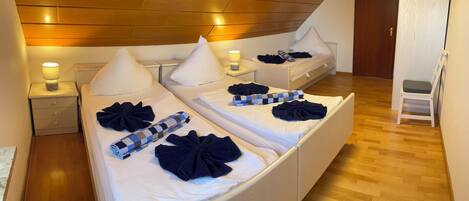 2 habitaciones, cuna de viaje, wifi y ropa de cama