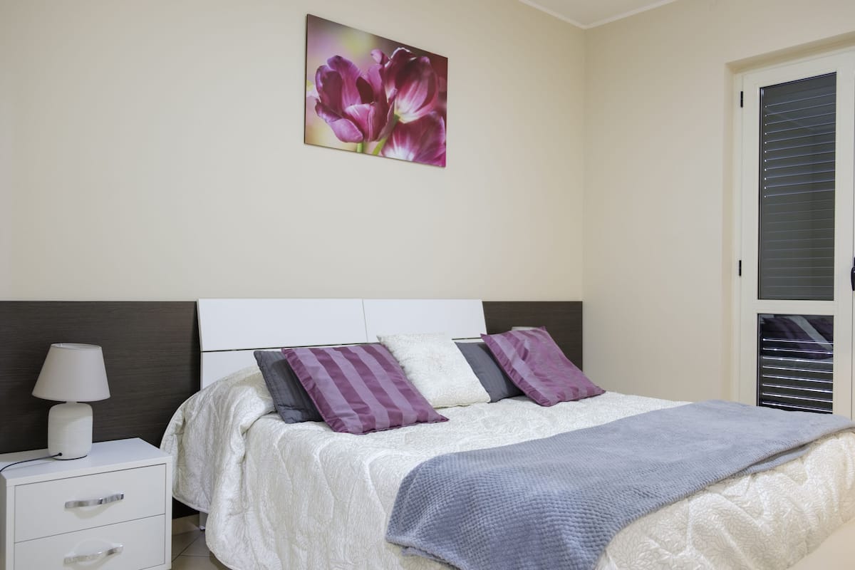 Down duvets, desk, blackout curtains, free WiFi