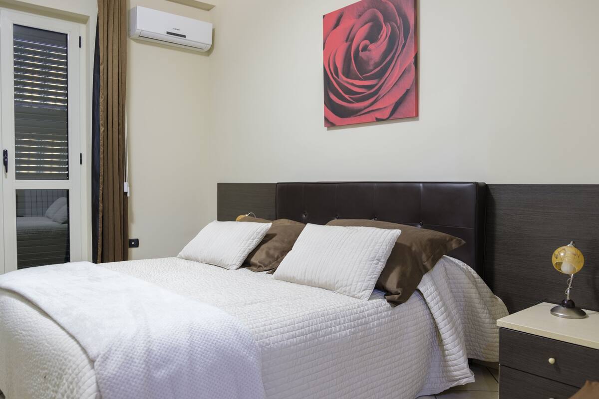 Down duvets, desk, blackout curtains, free WiFi