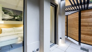 A modern interior with a bed, a wooden partition, and a tiled floor. - Teanna Lux Apartments (Belgrade)