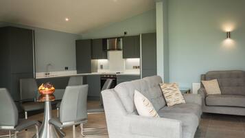 Chalet | Private kitchen | Full-size fridge, microwave, oven, stovetop