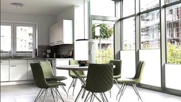 Apartment (incl. Cleaning Fee) | Private kitchen | Microwave, oven, stovetop, coffee/tea maker