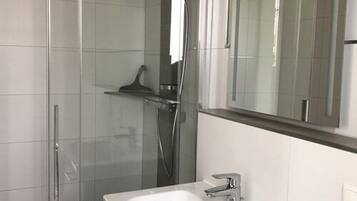 Apartemen (incl. Cleaning Fee) | Kamar mandi | Shower dan handuk