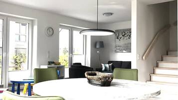 Apartemen (incl. Cleaning Fee) | Makan di kamar