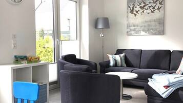 Apartment (incl. Cleaning Fee) | Living room | Flat-screen TV, heated floors