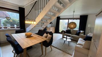 Apartemen (Incl. Cleaning Fee) | Area keluarga | TV layar datar