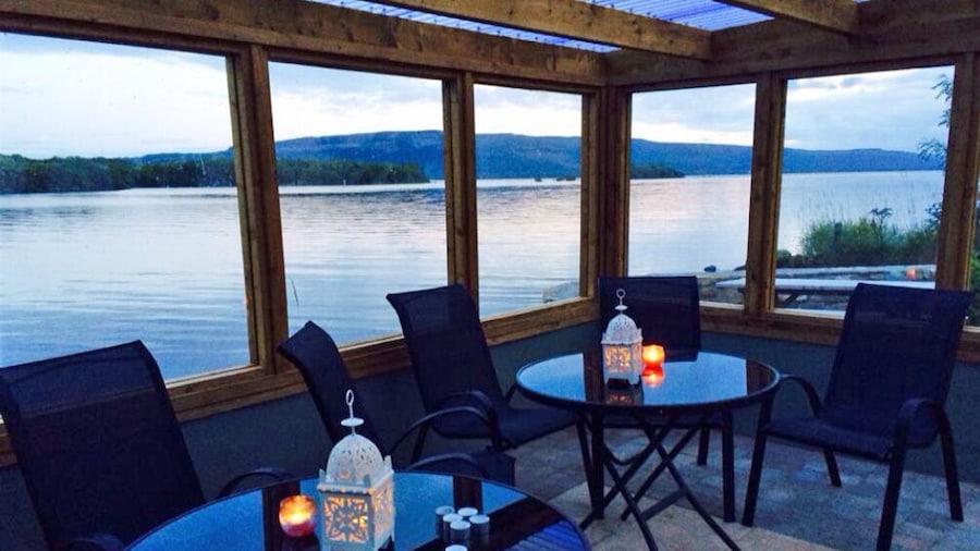 Platinum Lakeside Lodge at Mullans Bay