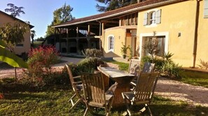 Terrace/patio - Chambres d'Hôtes Clos du Gaja (Troncens)
