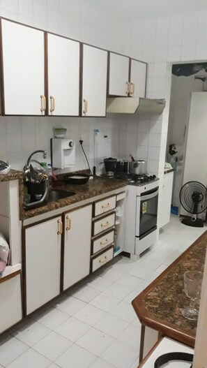 ميكروويف، مستلزمات طهي/أطباق/أوعية