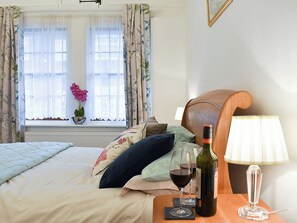 2 bedrooms, free WiFi, bed sheets - UKC4174 The Cottage by the Sea (Littlehampton, near Arundel)