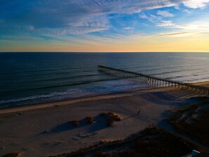 Beach nearby, sun loungers - Sea Loves Me Knot - Private Pool, Elevator, Tiki Bar, 20 second walk to beach (Ocean Isle Beach)
