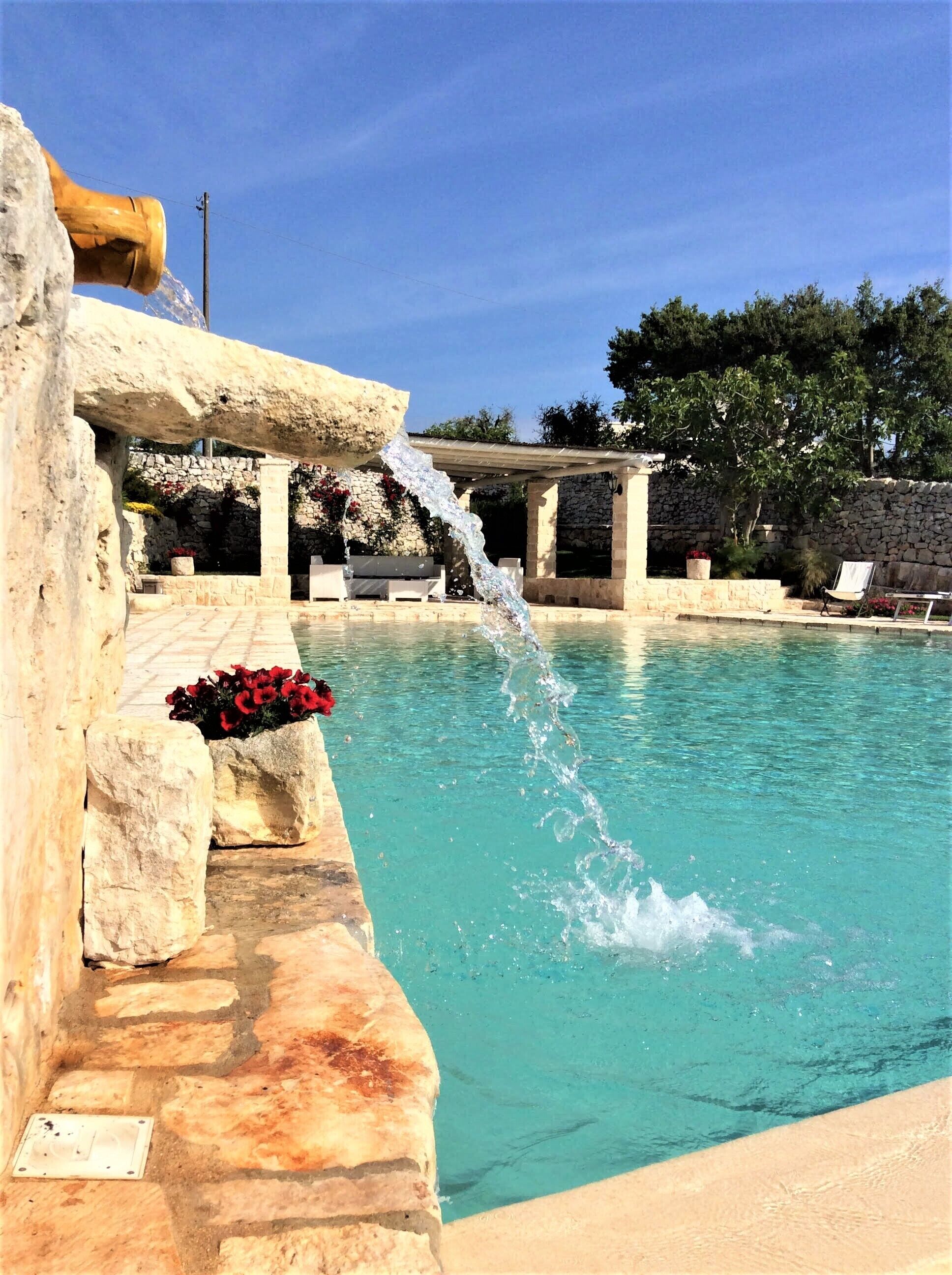 Lämmitetty uima-allas