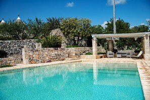 A heated pool - Trullo Arco Antico Weddings and events (Locorotondo)
