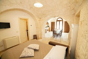 9 bedrooms, in-room safe, free WiFi, bed sheets - Trullo Arco Antico Weddings and events (Locorotondo)